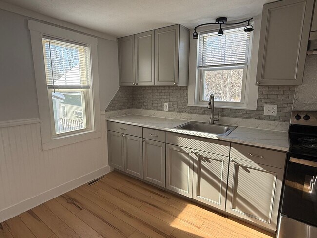 Building Photo - 623 S Main St