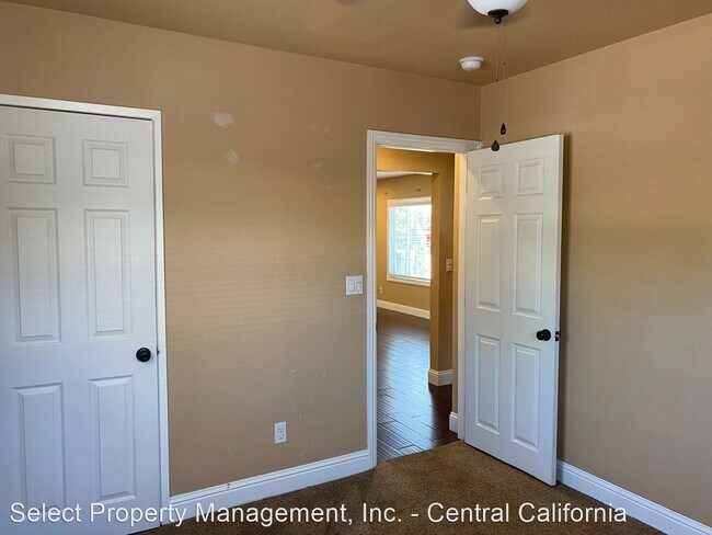 Building Photo - 2 br, 1 bath House - 560 Elm Avenue