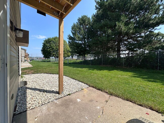 Building Photo - Noble Estates |||