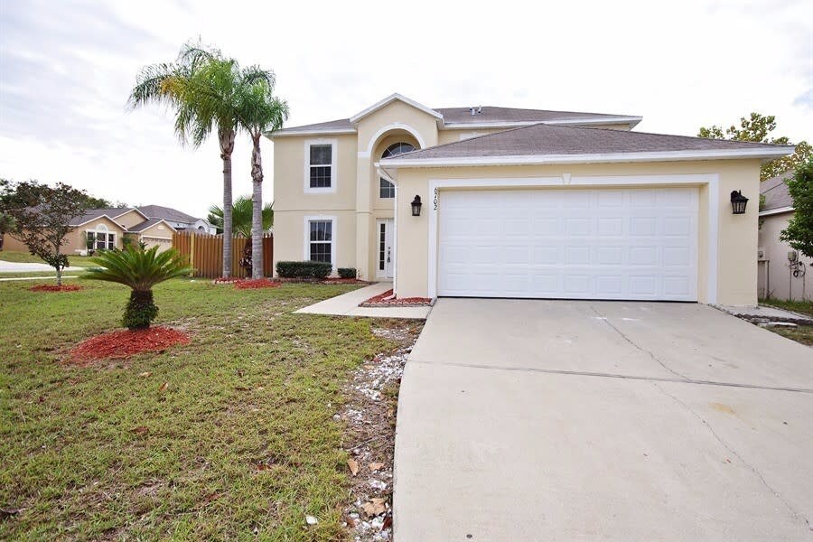 Foto principal - 6702 Lorain St