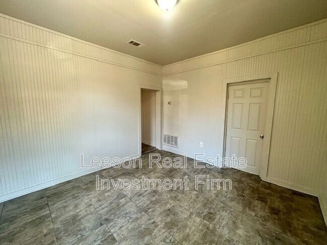 Foto del edificio - 2544 Dupont St