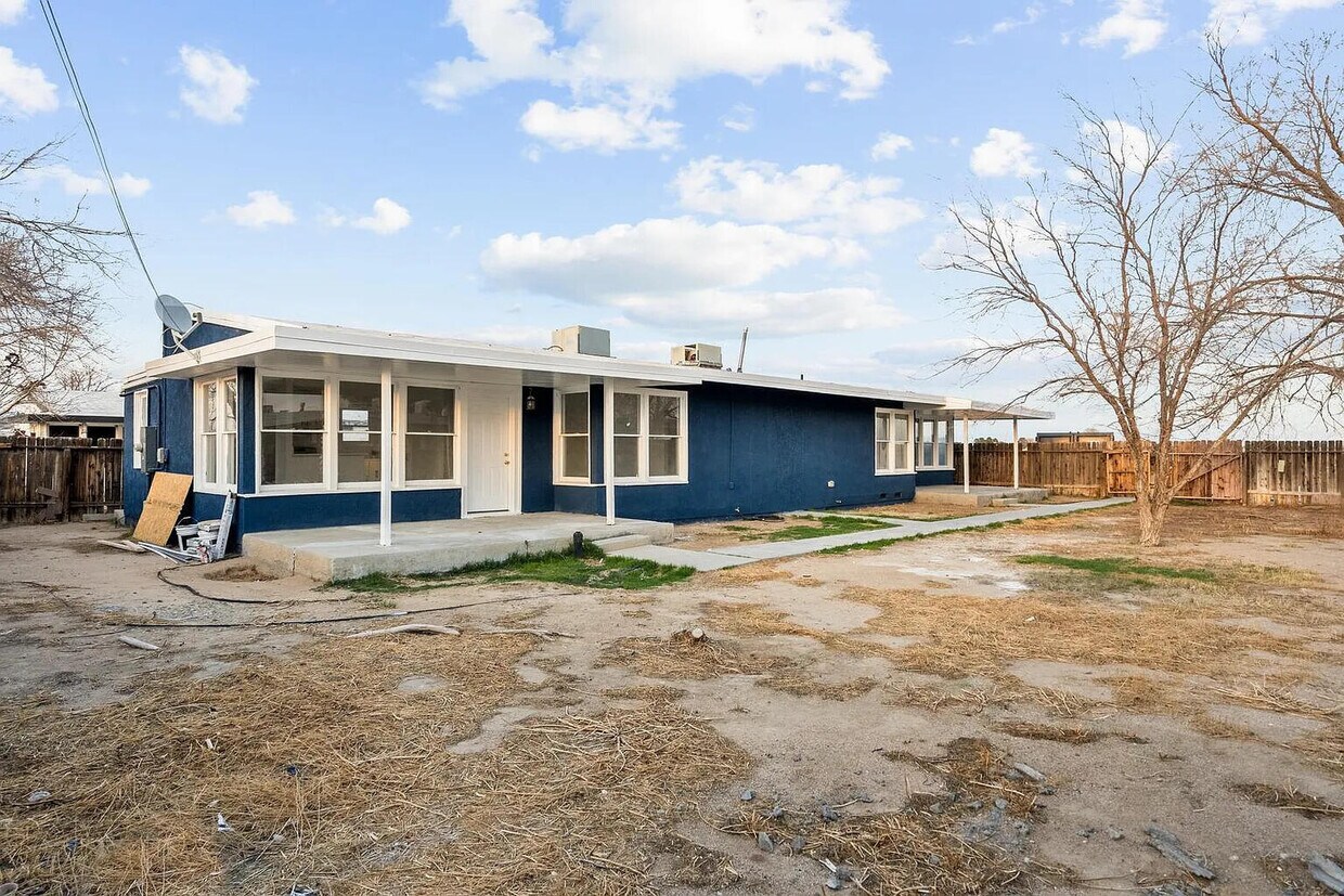 Primary Photo - 13057 Davenport St