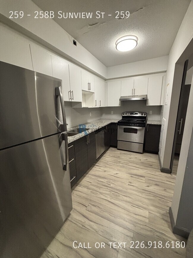 Photo du bâtiment - 258B-258B Sunview St