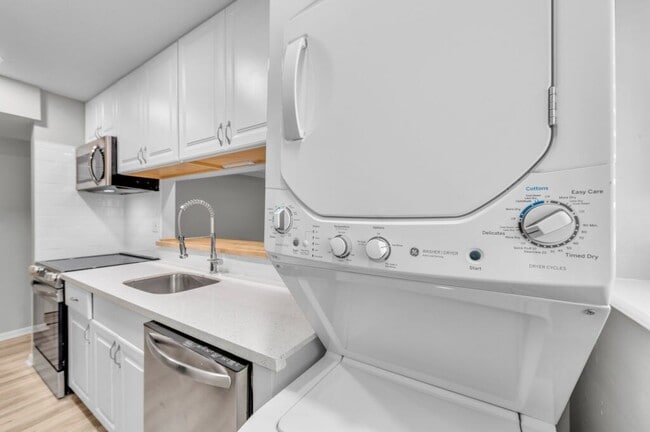 Building Photo - 1132 W 41ST TERRACE