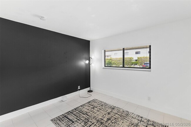 Foto del edificio - 825 NW 13th St