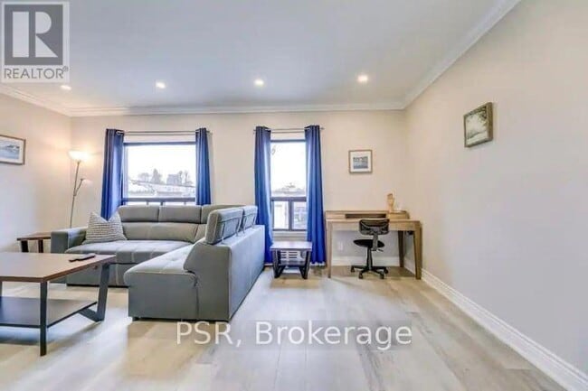 Building Photo - 1051 Bloor St W