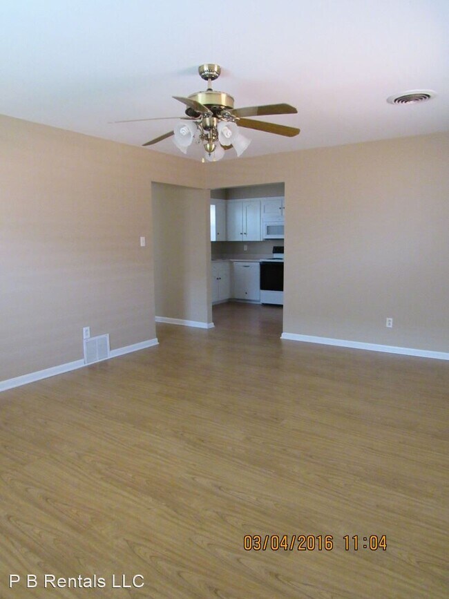 Building Photo - 3 br, 1.5 bath House - 303 "C" Avenue