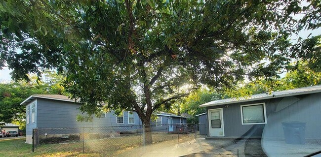 Foto del edificio - 1028 Ellingson Ln