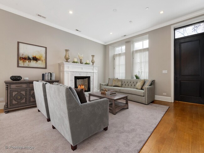 Foto del edificio - 654 W Webster Ave