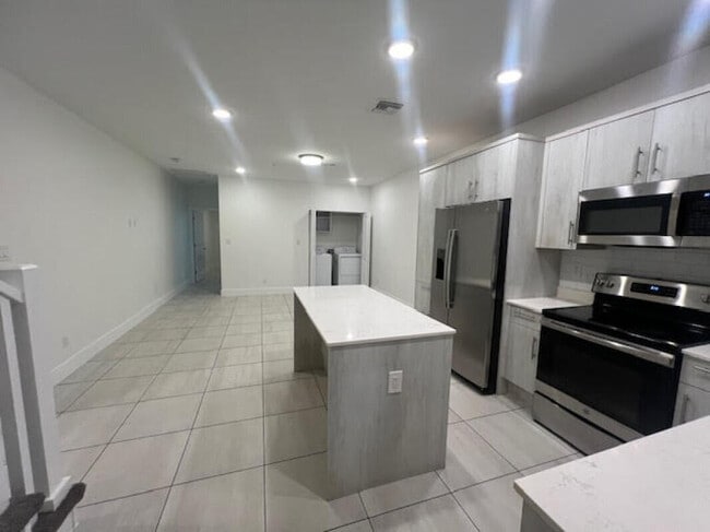 Foto del edificio - 3884 Melaleuca Ln