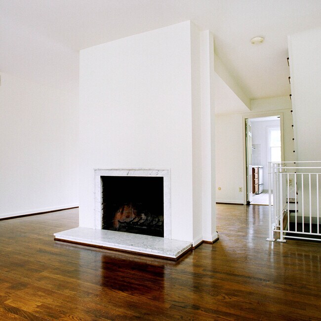 Building Photo - 6405 Howe St