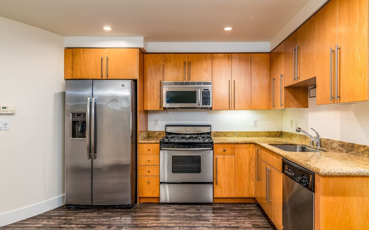 Foto principal - Spectacular 2BR/2.5BA w/ In-Unit Laundry a...