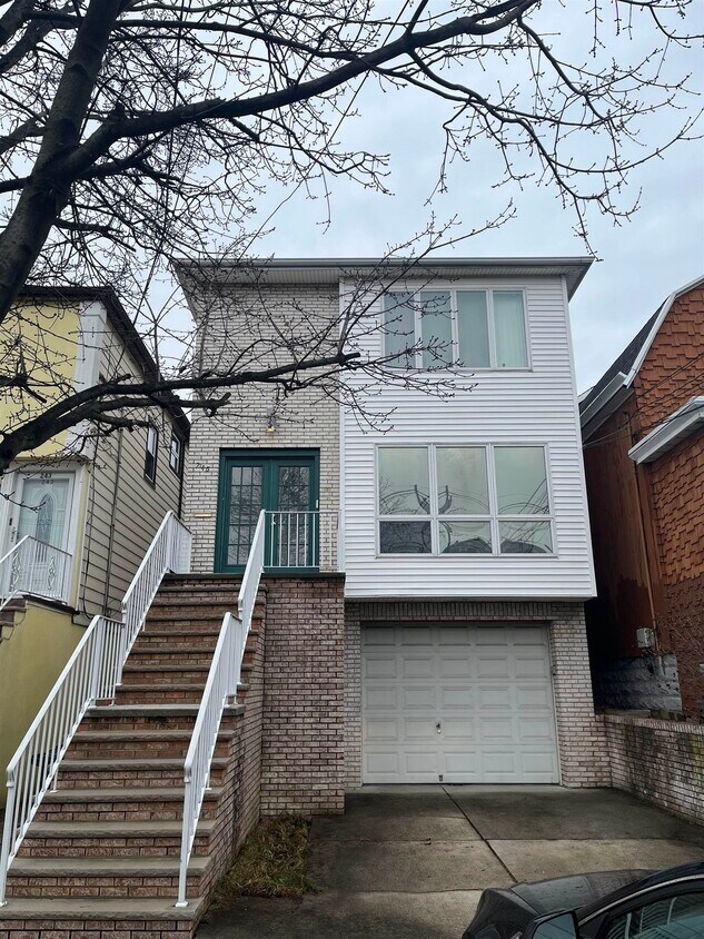 Foto principal - 245 Prospect Ave