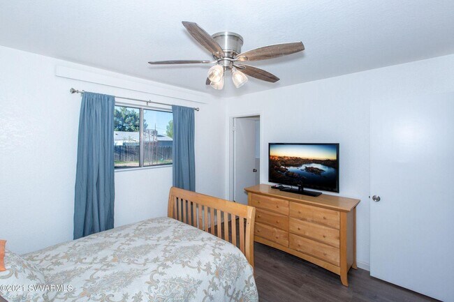 Foto del edificio - 552 E Lamarcia Dr