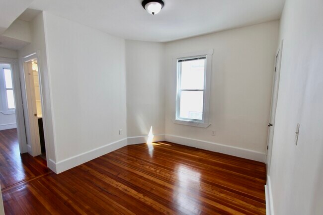 Building Photo - 299 Lexington St