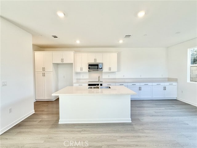 Building Photo - 2625 E Forest Paseo