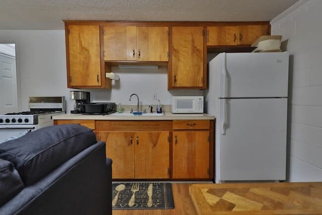 Building Photo - 203 Green St