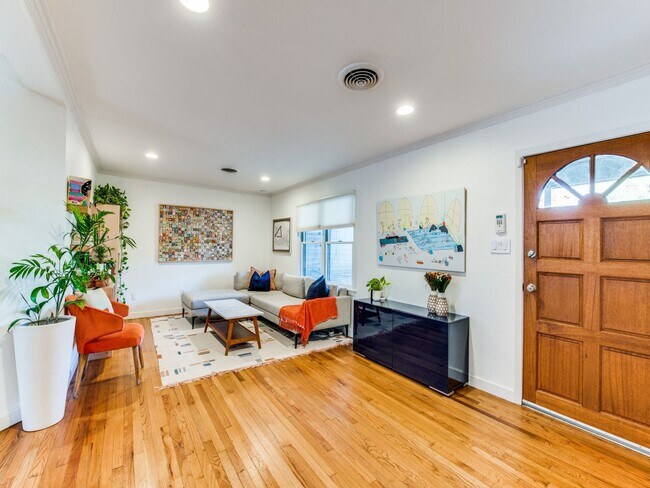 Building Photo - 3 Bedroom in Alamo Height ISD
