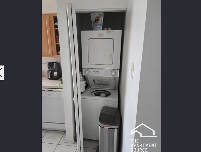 Photo - 1037 W Polk St Apartment