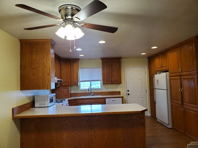 Building Photo - 285 N 400 E