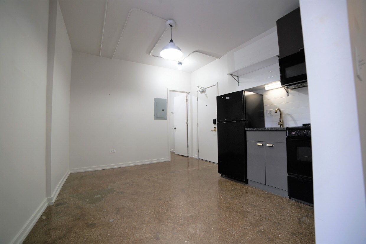 Primary Photo - 1136 W Wilson Ave