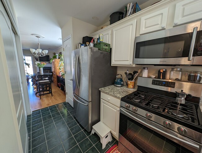 Building Photo - Captivating Arlington Home: 2BR/1BA with J...