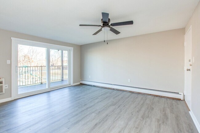 Building Photo - 39 Farrwood Ave