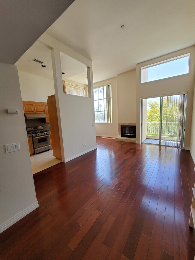 Burton Way Apartments Apartments in Los Angeles, CA