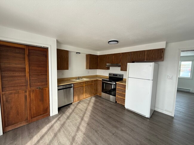 Building Photo - 413 Kings Ct