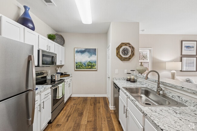 Azalea - 2BR, 2BA - 1,096SF - Kitchen - MAA Commerce Park