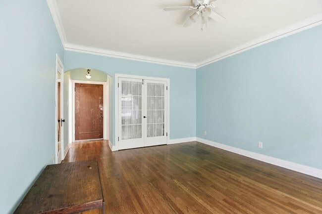 Foto del edificio - 2121 James M Wood Blvd