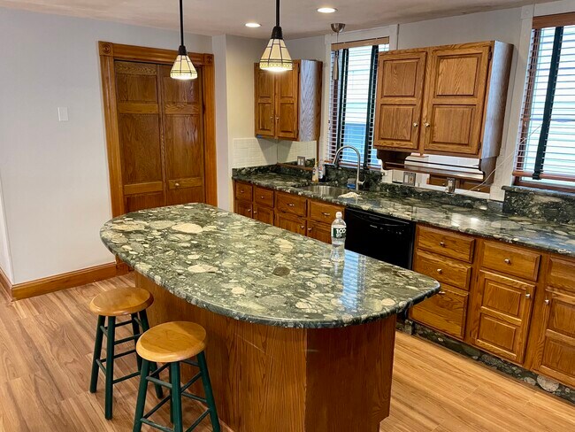 Foto del edificio - 84 G St