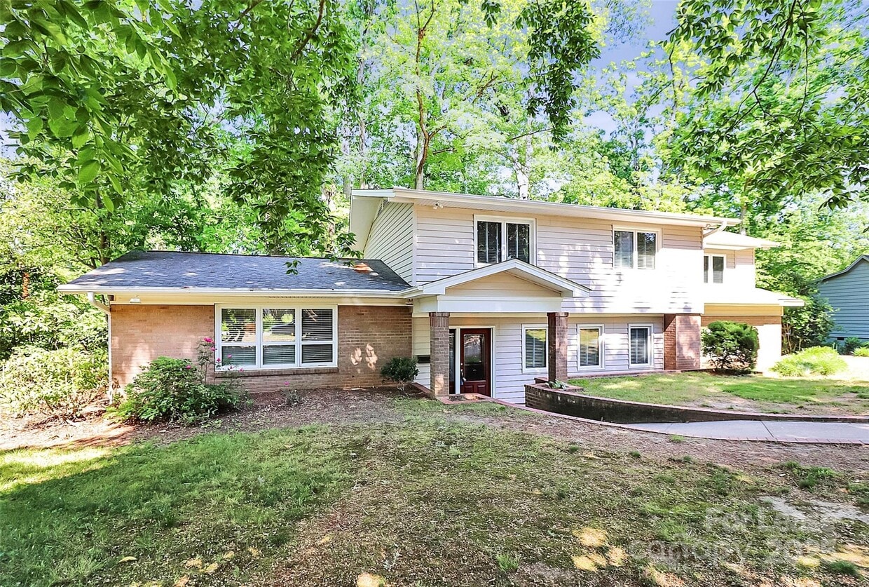 Foto principal - 2619 Inverness Rd