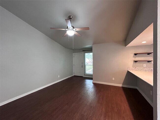 Foto del edificio - 1900 Gracy Farms Ln