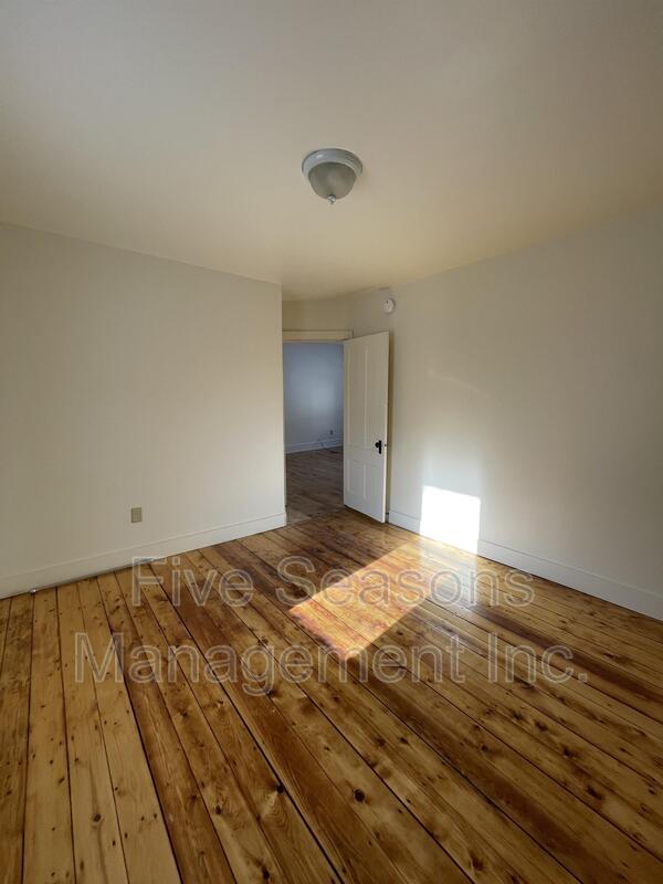 Building Photo - 7 Champlain Pl