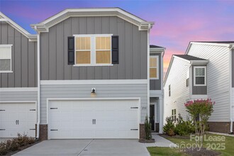 Building Photo - 1735 Braemar Vlg Dr