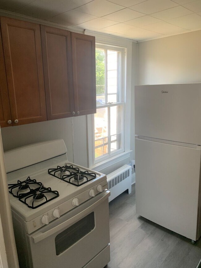 Foto del edificio - 3 Bedroom 1 Bath Apartment with Outdoor St...