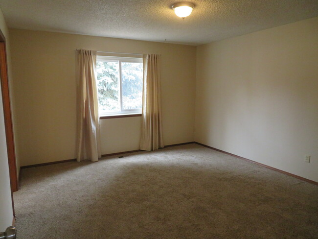 Building Photo - 6135 Amber Way