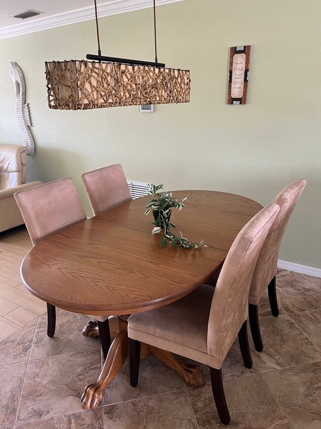 Dining table - 1706 Bikini Ct