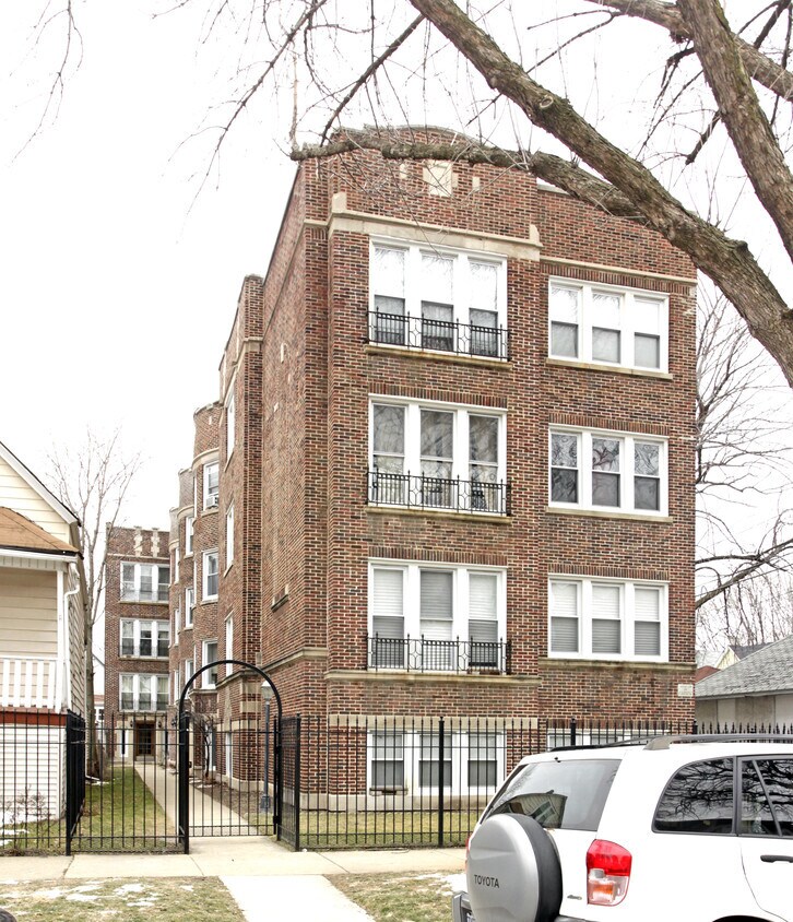 Building Photo - 6128--6132 N Paulina St