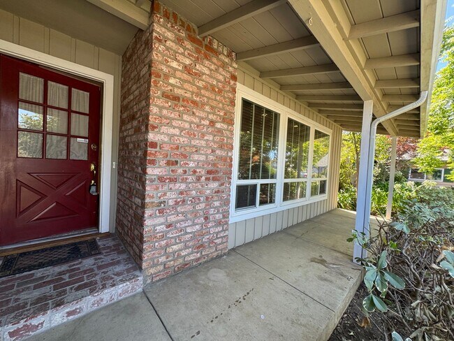 Foto del edificio - Charming 3 Bedroom / 2 Bathroom Home