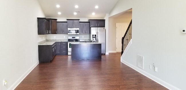Building Photo - 711 Newtown Springs Dr