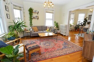 Building Photo - 89 Rockview St