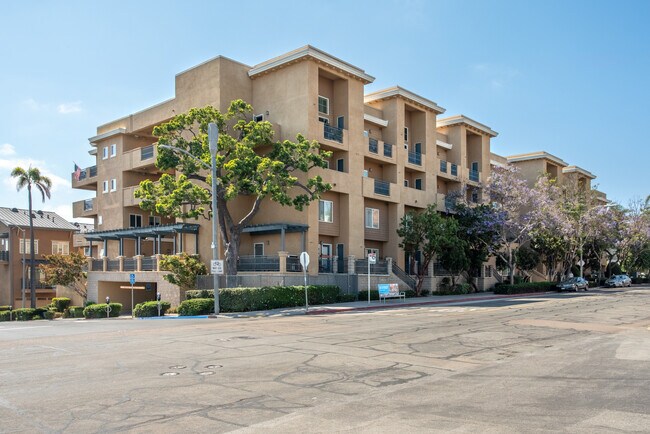 Foto del edificio - 2330 1st Ave.