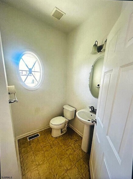 Foto del edificio - 116 Waverly Rd