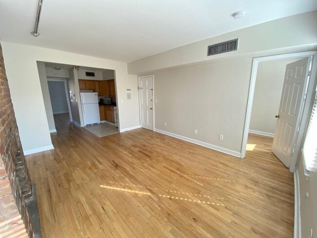 Building Photo - 276 1st St