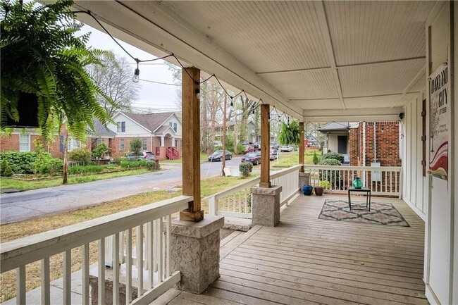 Building Photo - 1130 Larosa Terrace SW