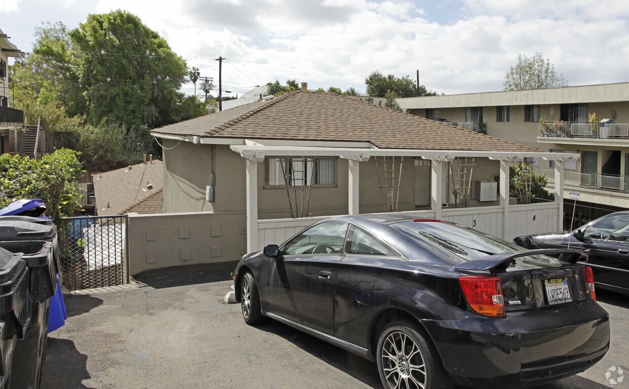 Building Photo - 3059 Hawthorn St