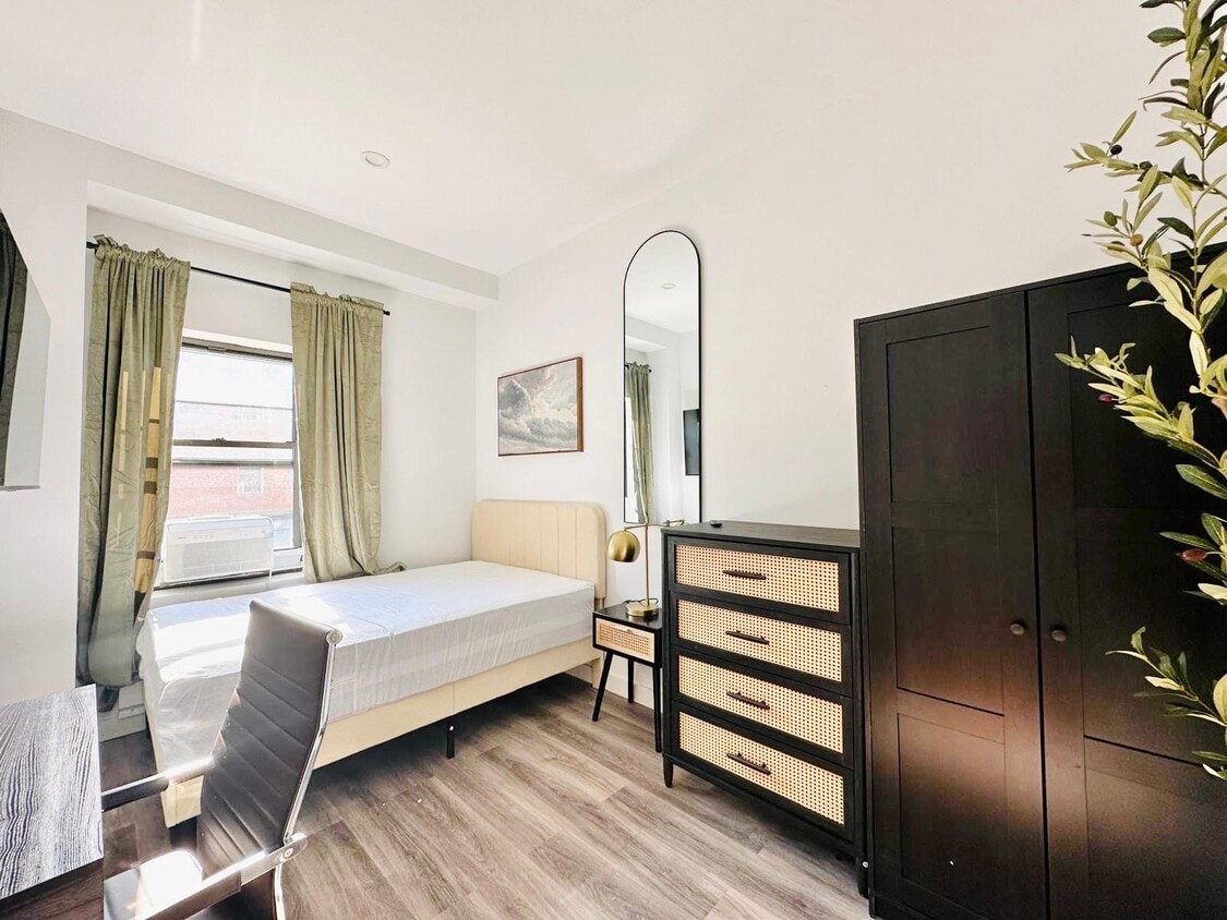 Furnished room/NOT APARTMENT - Furnished room/NOT APARTMENT