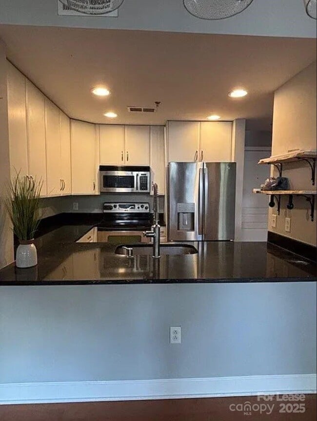 Building Photo - 1320 Fillmore Ave